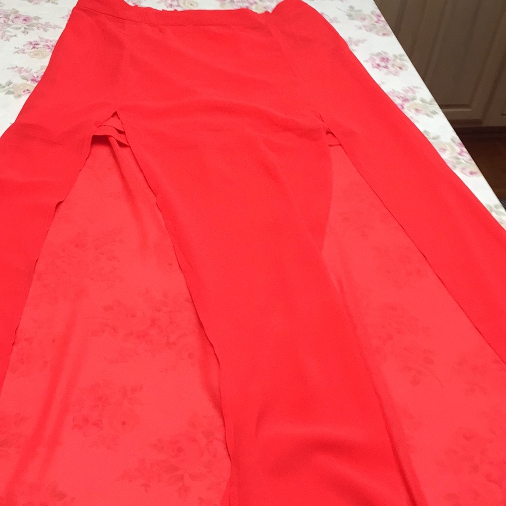 Short skirt with long silky layers